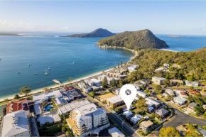 Tomaree Cottage 12 Tomaree Road - 200 mtrs to Beach - Pet Friendly, linen, WiFi & aircon